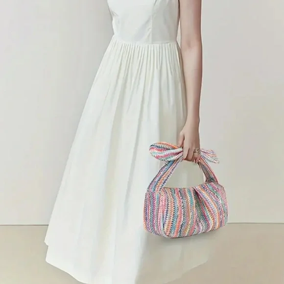 New mini straw handbag.  Cutest purse for the perfect summer outfit. - Picture 2 of 3